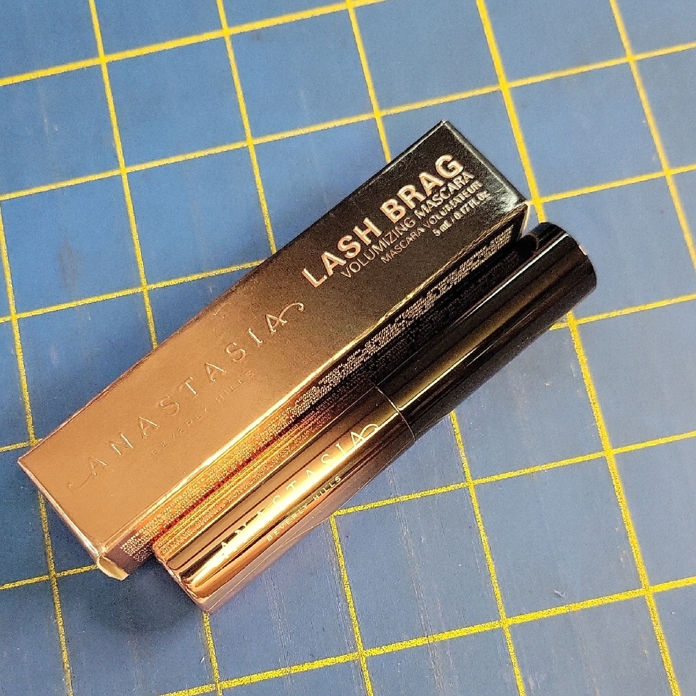 Anastasia Lash Brag Volumizing Mascara - Black